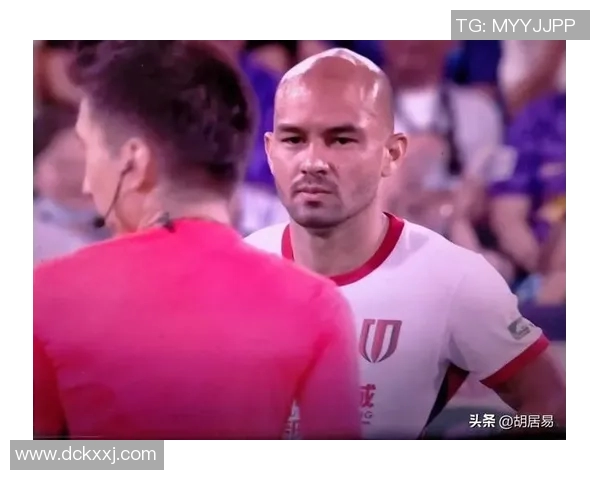 足球球星激烈比赛中脸部出血，引发球迷热议